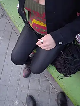 sophie_banger: διαδικτυακό σόου στην κάμερα