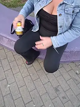 sophie_banger: διαδικτυακό σόου στην κάμερα