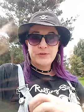 הופעת וובקאם של sophie_banger