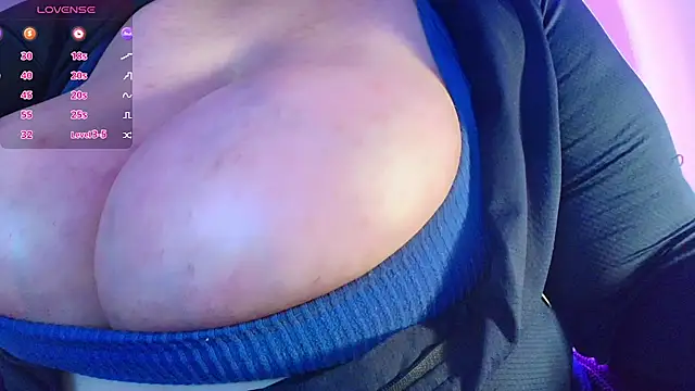 Bigbittiesandfun's Webcam Show