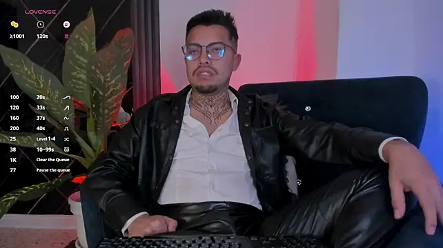 Show modela LuccaMallard na web-kameri