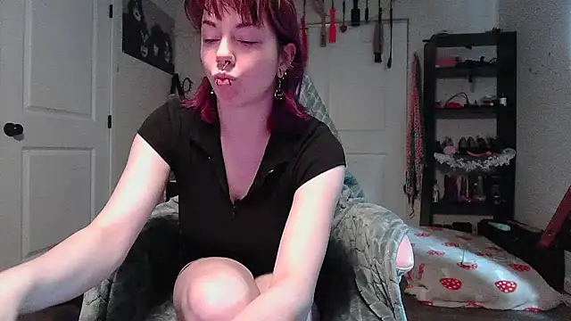 Chained_Aless' Webcam Show