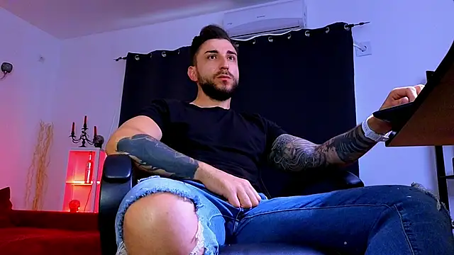 MightyAaron66 Show Webcam