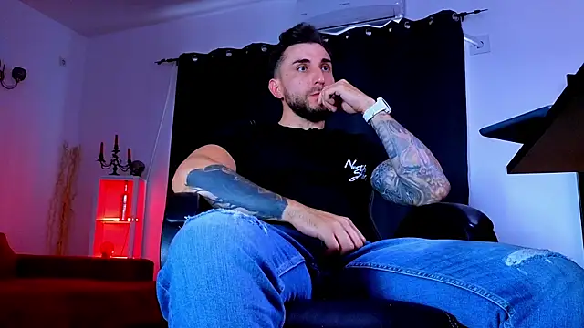 MightyAaron66 Show Webcam