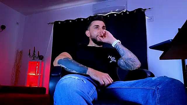 MightyAaron66 Show Webcam