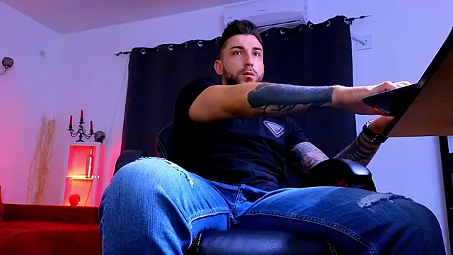 MightyAaron66's Webcam Show