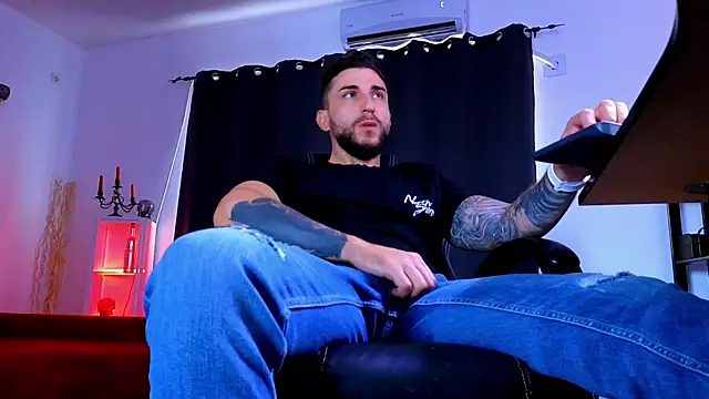MightyAaron66 网络视讯表演