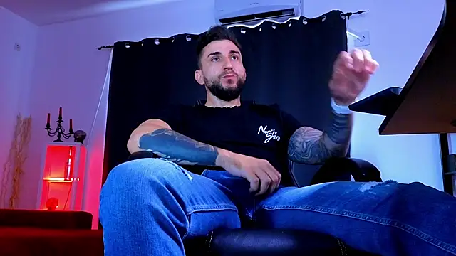 MightyAaron66 Show Webcam