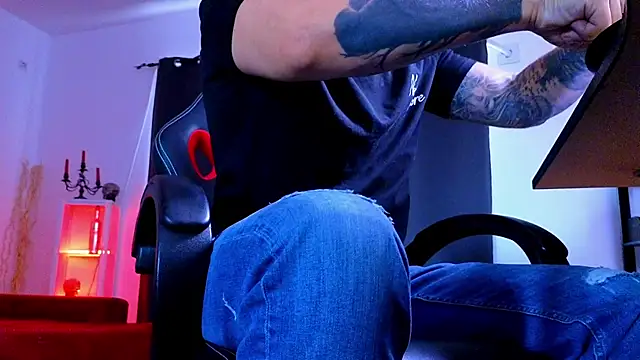 Show modela MightyAaron66 na web-kameri