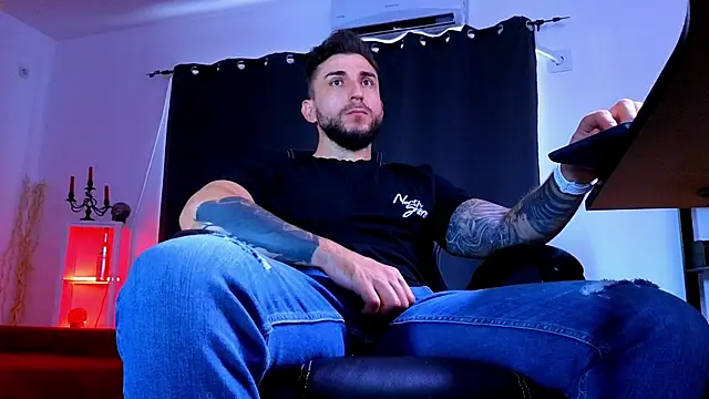 MightyAaron66: διαδικτυακό σόου στην κάμερα