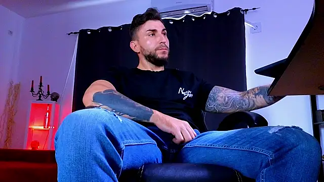 MightyAaron66 Show in webcam