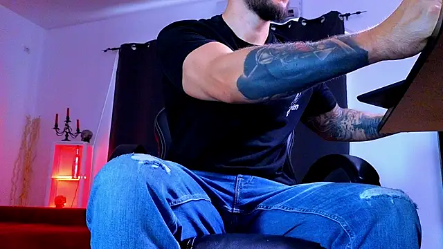 MightyAaron66 在線直播表演