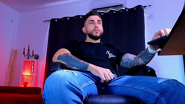 MightyAaron66 网络视讯表演