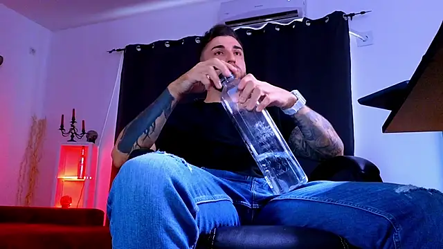 MightyAaron66 网络视讯表演