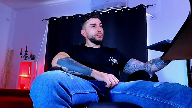 MightyAaron66 Show Webcam