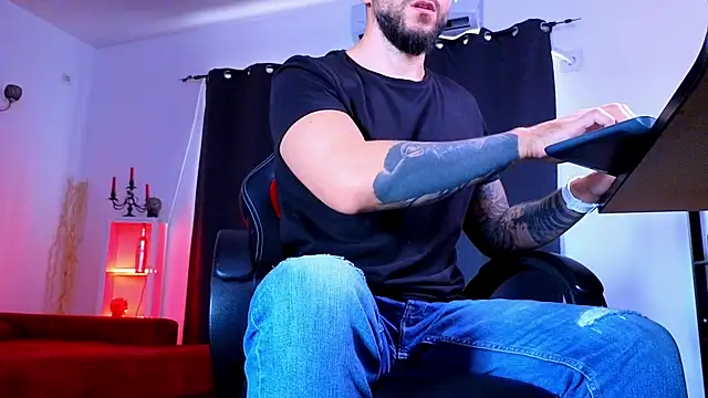MightyAaron66 网络视讯表演