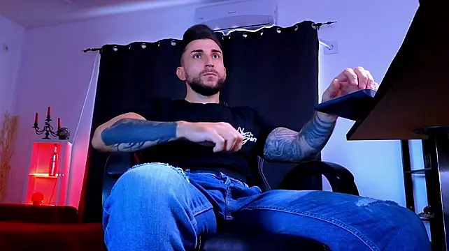 MightyAaron66 Show Webcam