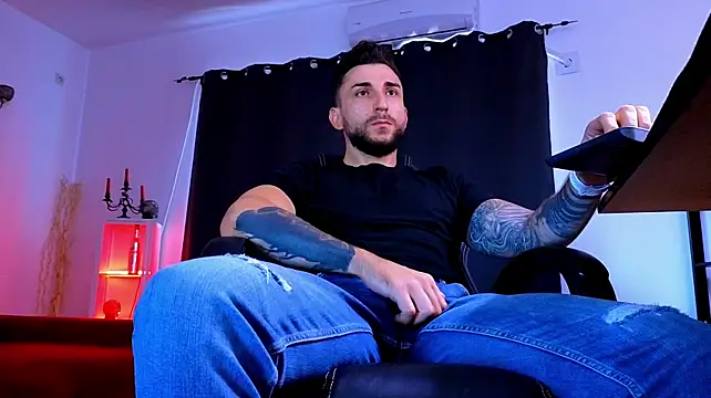 Show modela MightyAaron66 na web-kameri