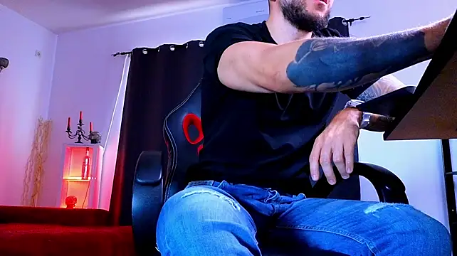 MightyAaron66: διαδικτυακό σόου στην κάμερα