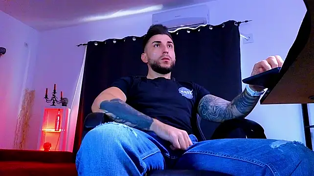 MightyAaron66 Show Webcam