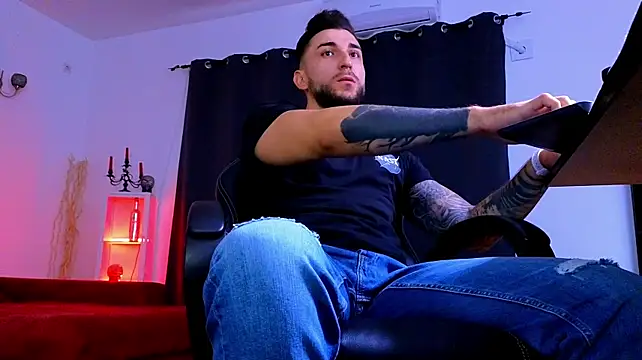 MightyAaron66 Show in webcam