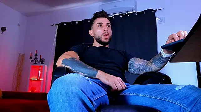 Show modela MightyAaron66 na web-kameri