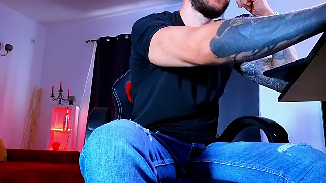 MightyAaron66 Show in webcam