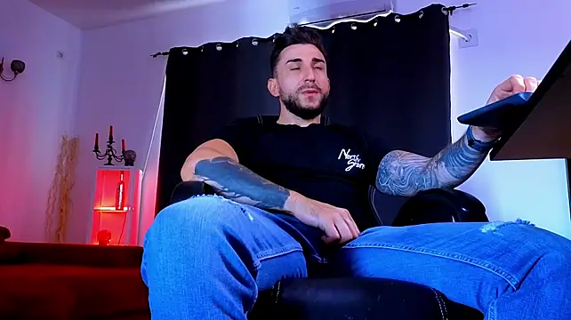 MightyAaron66 Show in webcam