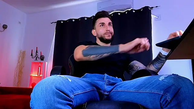 MightyAaron66 Webcam Show