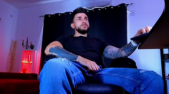 MightyAaron66 网络视讯表演