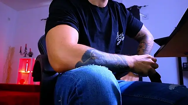 MightyAaron66 Show in webcam