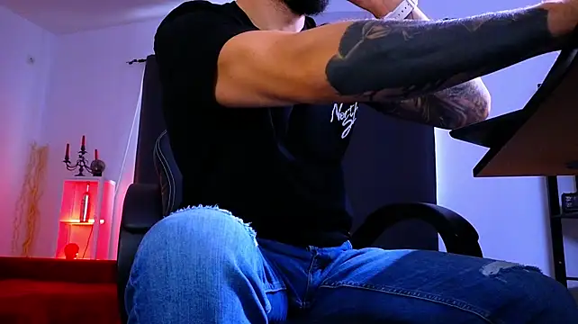 MightyAaron66 网络视讯表演