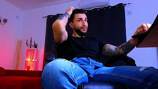 MightyAaron66 Show in webcam