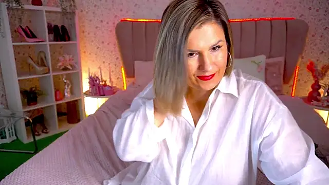Show modela KiraRoxx na web-kameri
