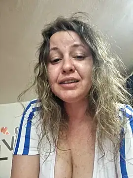צ'אט XXX בשידור חי של SweetMaddy888