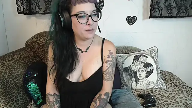 Missy-Dee Show in webcam