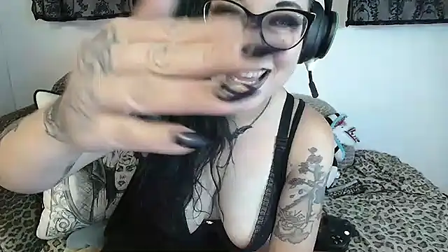 Missy-Dee Show in webcam
