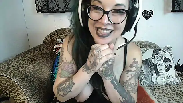 Missy-Dee Show in webcam