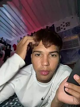 sexyboyandrs Show in webcam