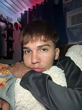 sexyboyandrs Show in webcam