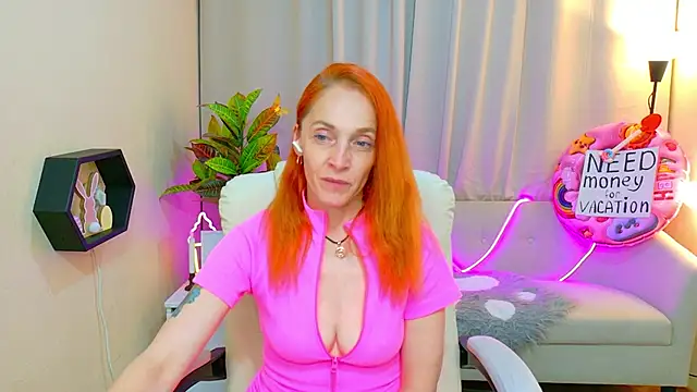 BreeTerner Show in webcam