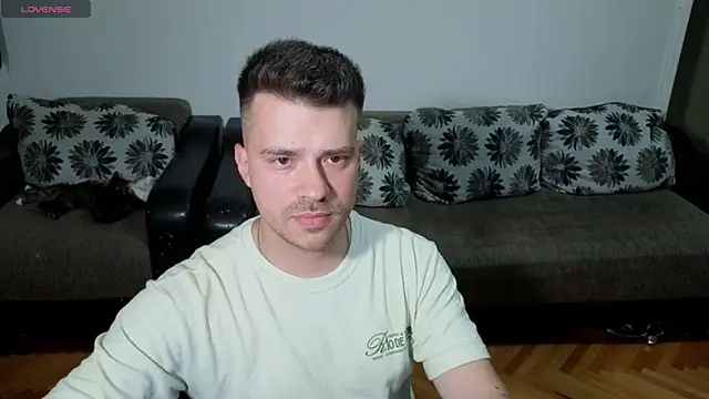 JohnnyStepBro: вебкам-шоу