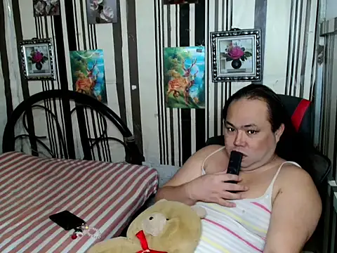 UnCut_Cock_Ts: διαδικτυακό σόου στην κάμερα