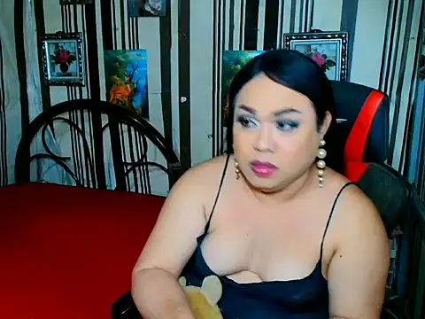 Pokazy przed kamerką – UnCut_Cock_Ts