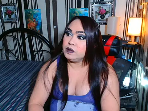 Ur-Mistress-Rhegz Show in webcam