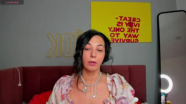 Linda_Insatiable Chat XXX in diretta