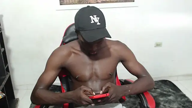 Show modela black30cmdick na web-kameri