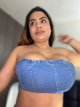 valeria2019hot Adlı Modelin Canlı XXX Sohbeti