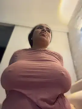 valeria2019hot Adlı Modelin Canlı XXX Sohbeti