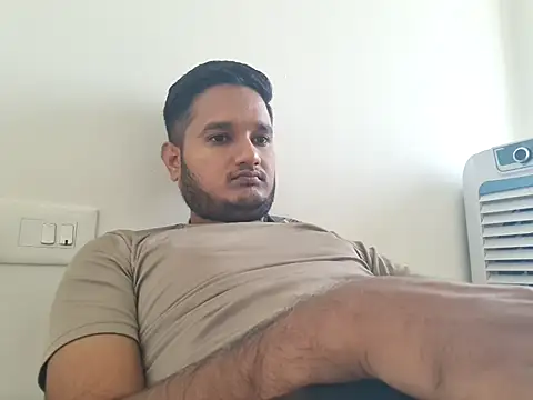 הופעת וובקאם של young-hairy-jon